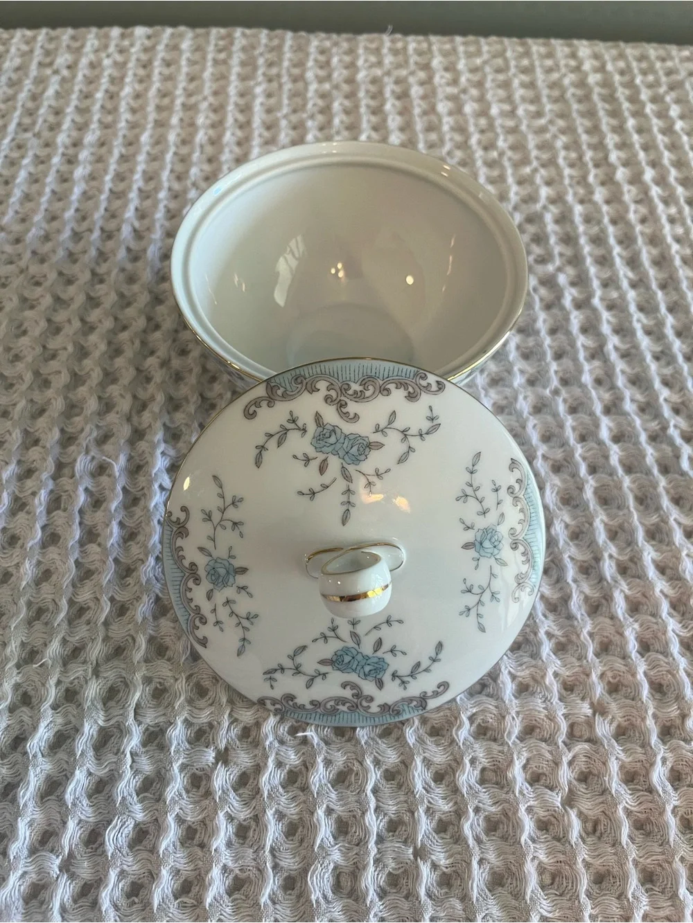 Vintage imperial China, Seville, covered sugar bowl, 5303W Dalton, Japan, 457
